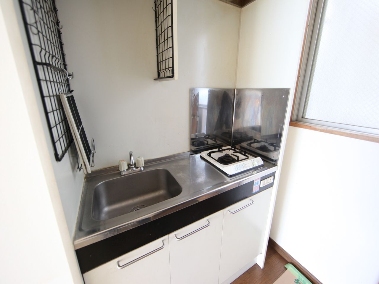 Kitchen. Gas stove 1-neck with a kitchen