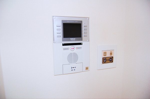 Other Equipment. Monitor Hong