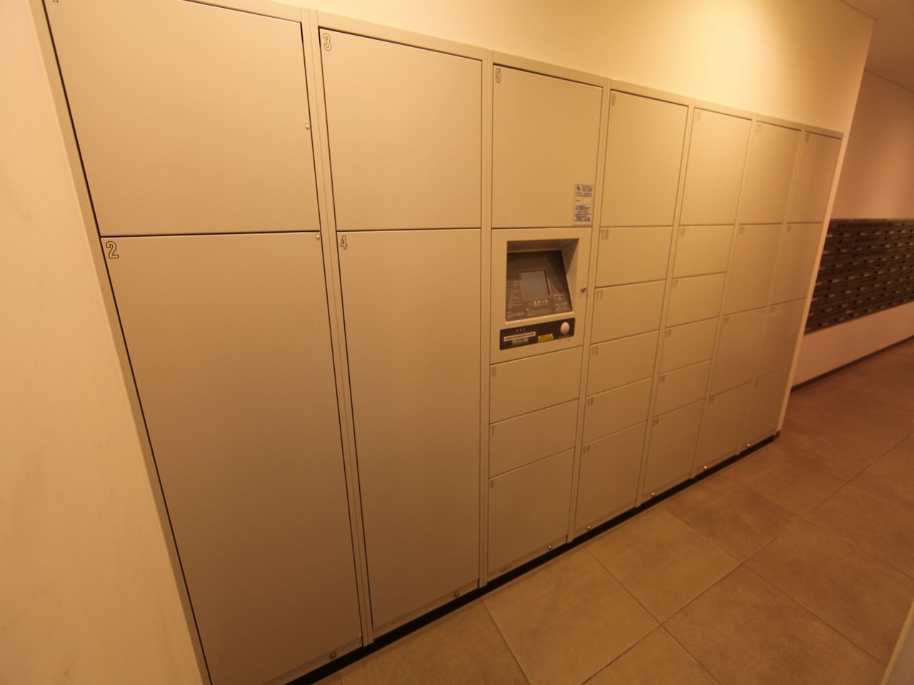 Entrance. Courier BOX You can receive out-of-office luggage