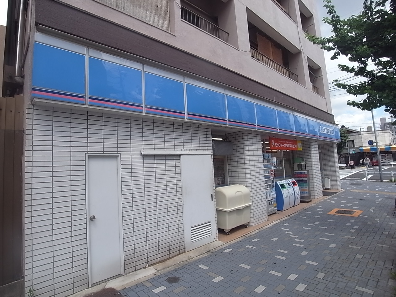 Convenience store. 80m until Lawson Kikusato Machiten (convenience store)