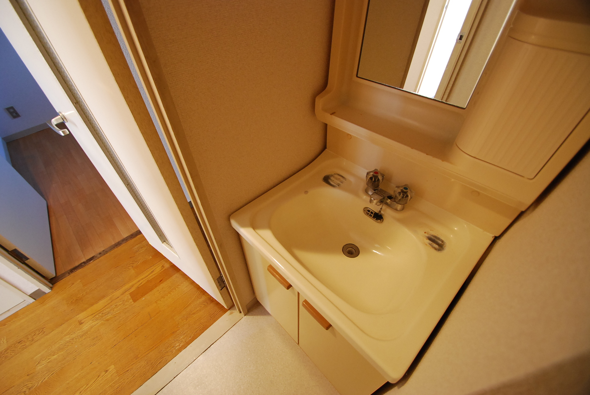 Living and room. Wash