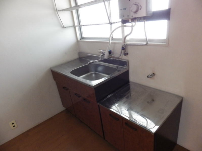 Kitchen. Gas stove installation Allowed