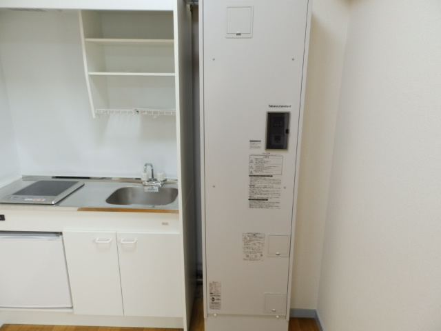 Kitchen. Kitchen & water heater