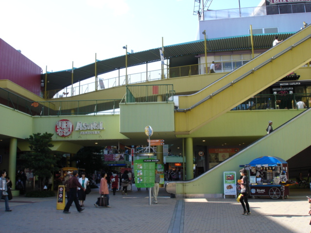 Shopping centre. Arsenal 150m to Jinshan (shopping center)