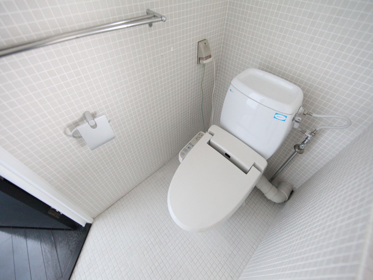 Toilet. Western-style toilet (with warm water cleaning toilet seat)