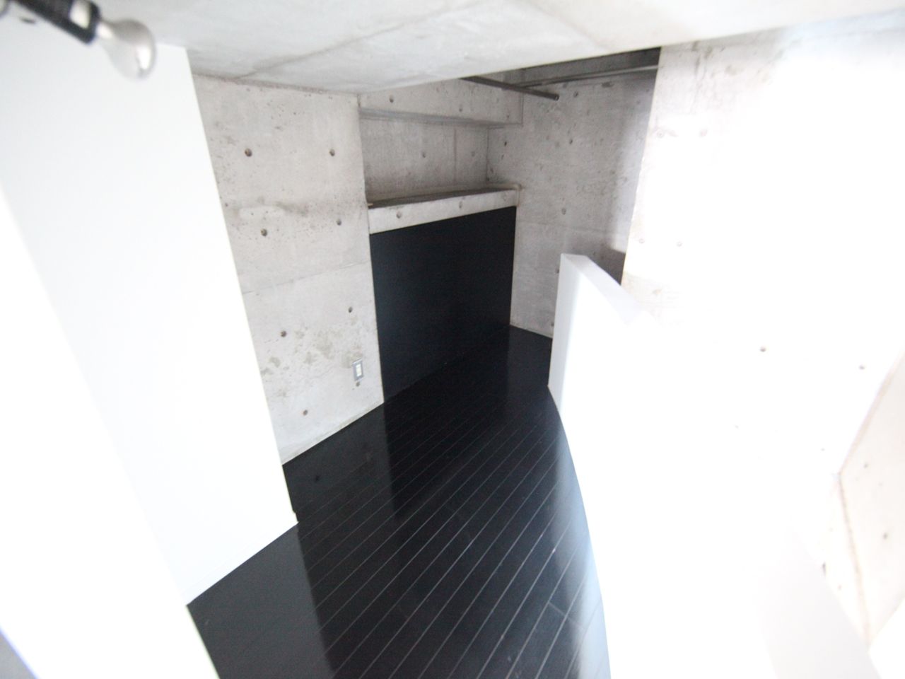 Receipt. Western-style walk-in closet (storage rich have)