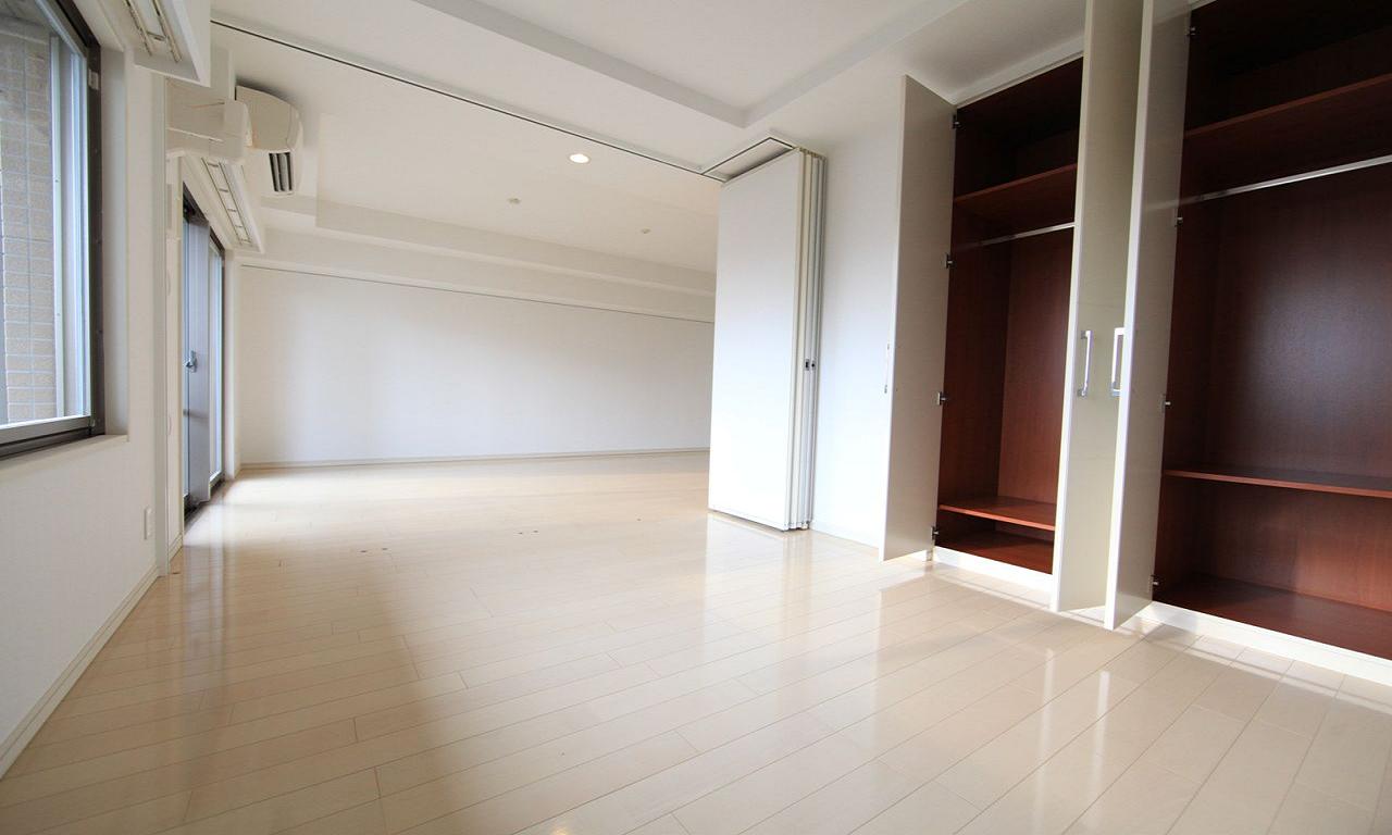 Other room space. Western-style 6 Pledge Air-conditioned Closet (storage rich have)