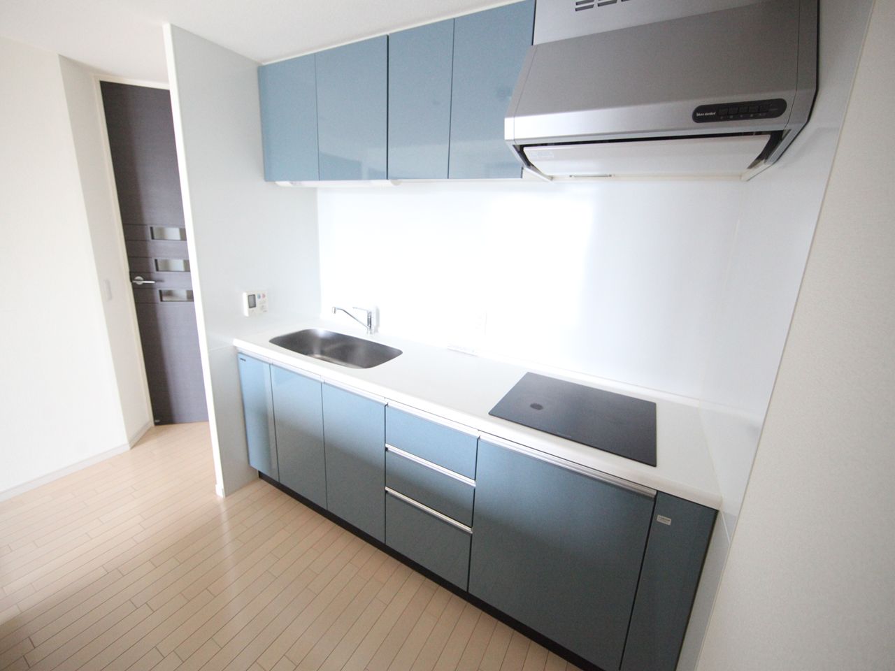 Kitchen. System Kitchen (4-neck IH) counter Tanayu