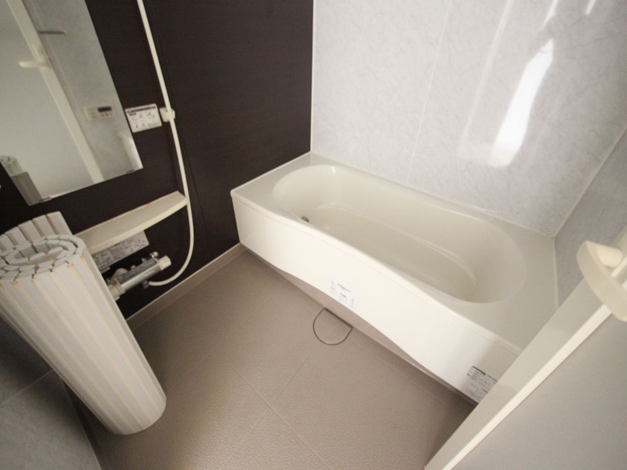 Bath. Bathroom (with bathroom heating dryer)