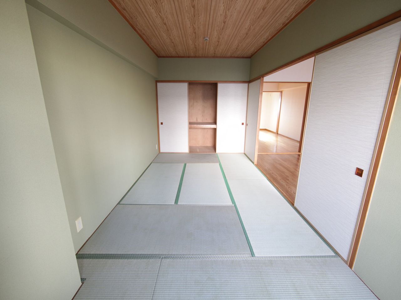 Receipt. Japanese-style room 7 quires Closet has been enhanced