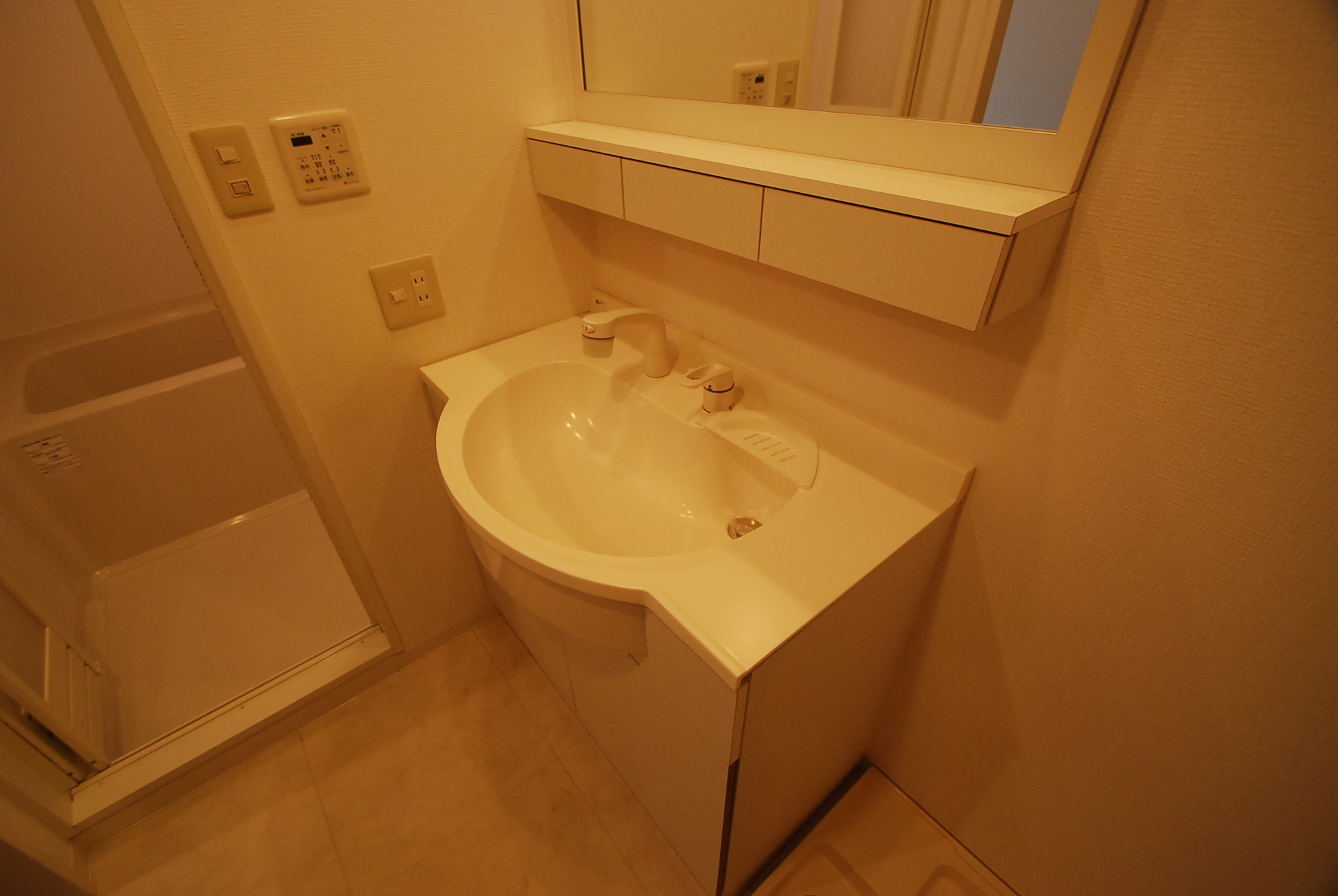 Other Equipment. Shampoo dot Leca