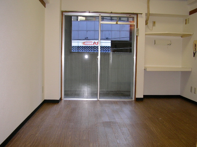 Living and room. Western-style 7.3