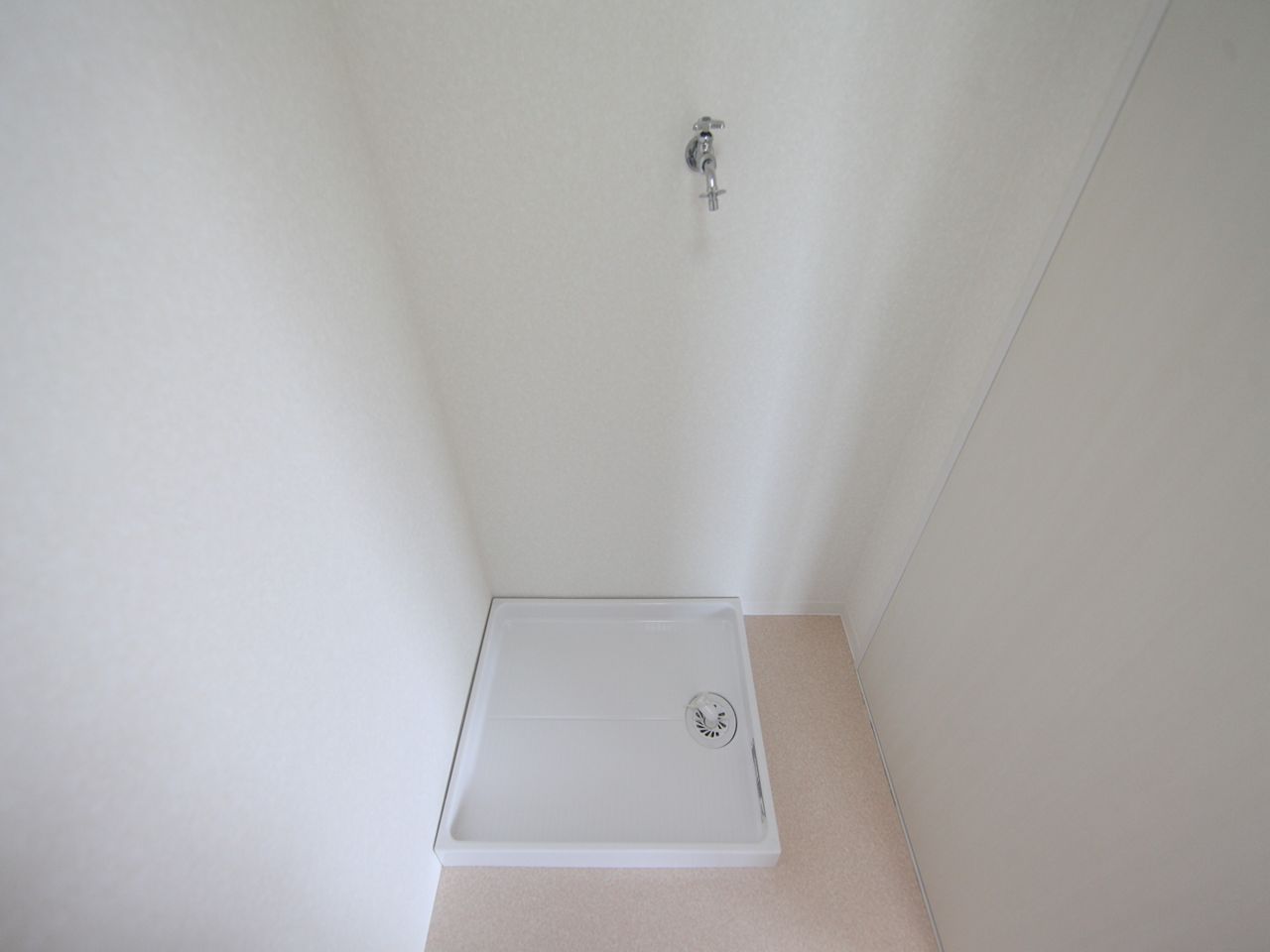 Other. Dressing room (Washing machine in the room)