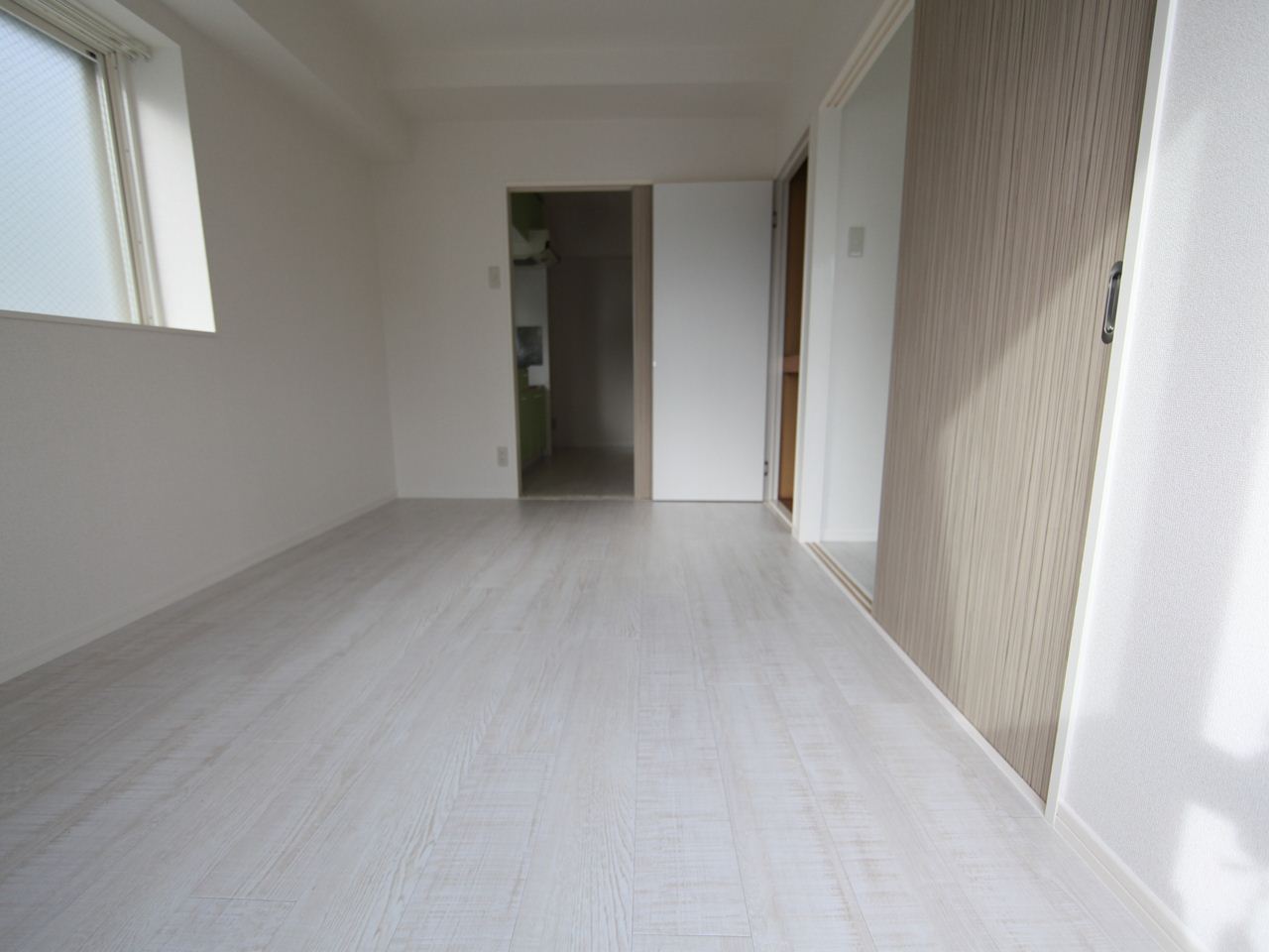 Living and room. Western-style 6 Pledge You can also use partitions also connected with the Western-style 4.5 Pledge