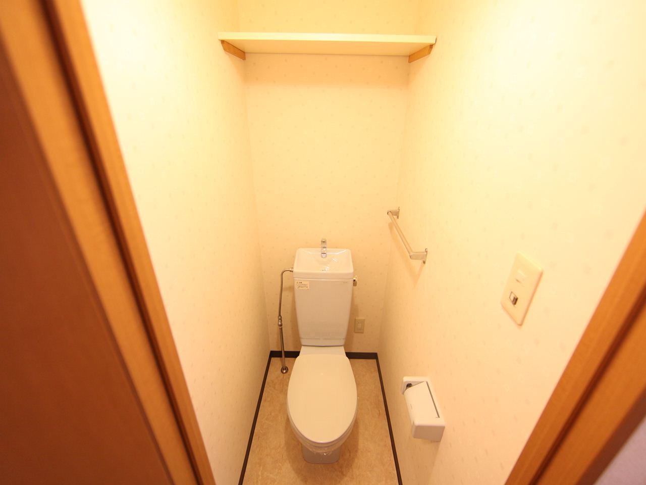 Toilet. Warm water washing toilet seat mounting Allowed toilet With shelf