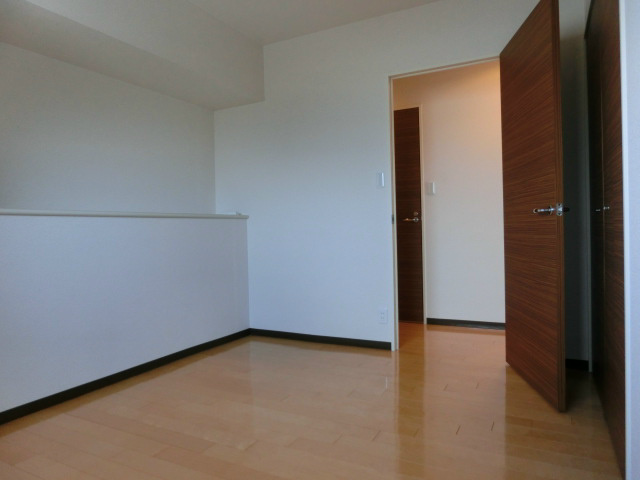 Other room space. Western-style 6 Pledge