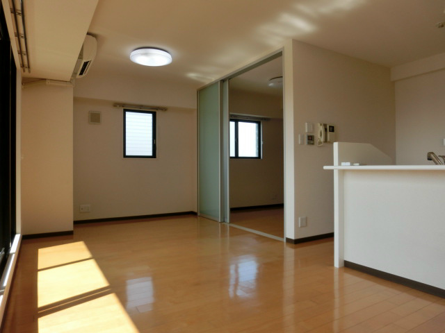 Living and room. From living south