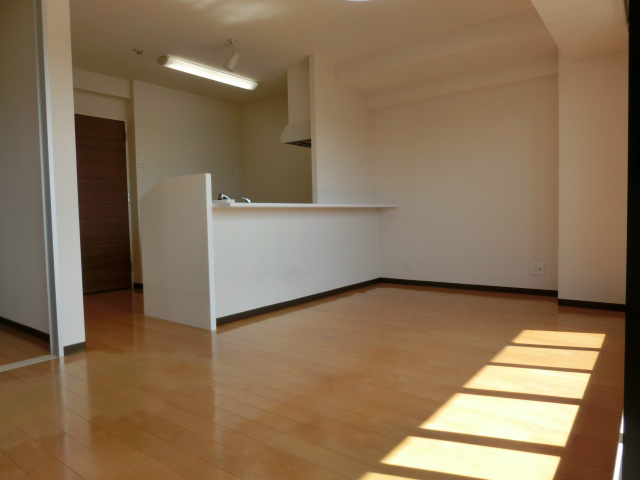 Living and room. Living 15.41 Pledge