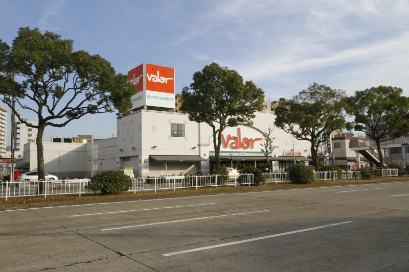 Supermarket. 120m to Barrow Shinyoung store (Super)