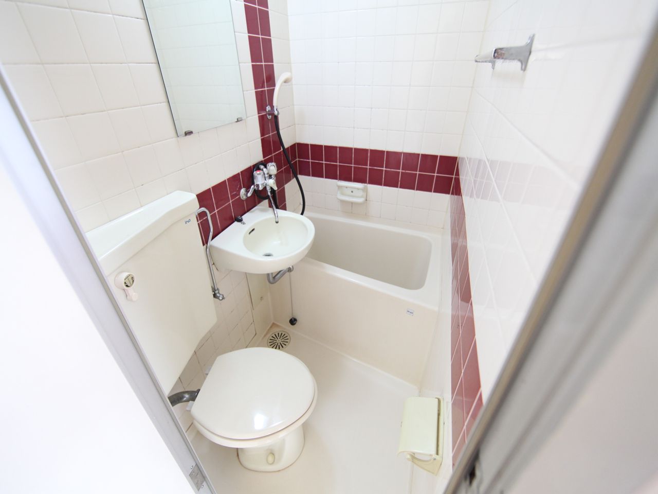 Bath. Bathroom Wash basin toilet