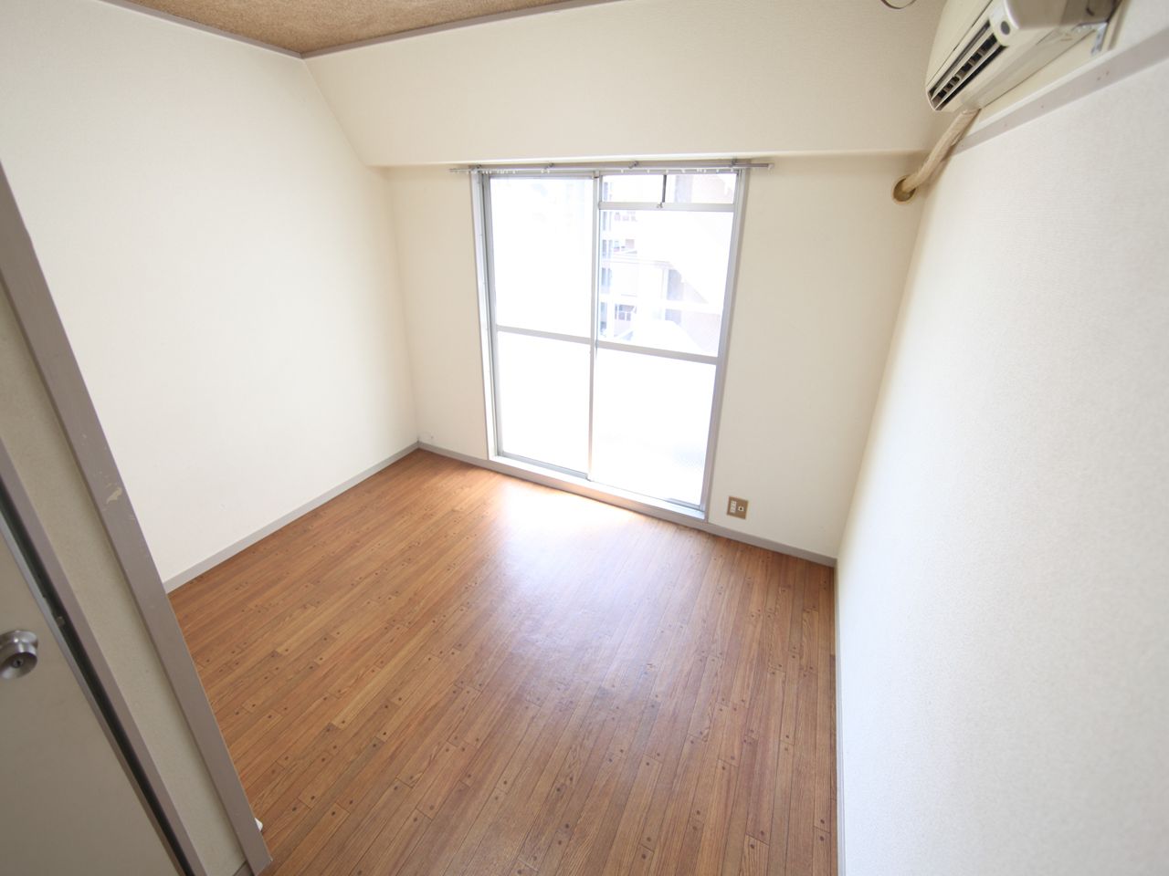 Other room space. Western-style 6 Pledge Facing south Air-conditioned