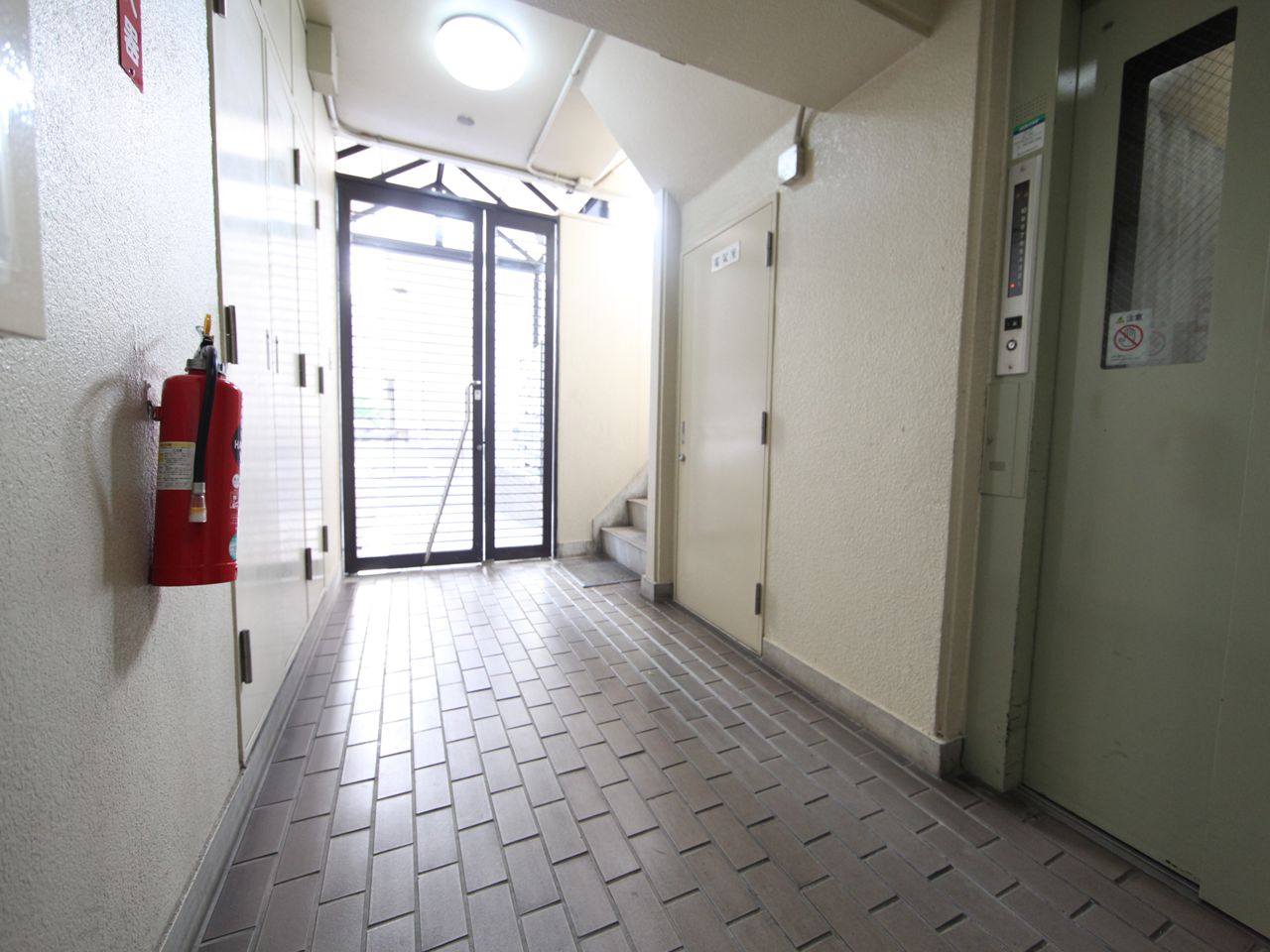 Entrance. entrance Nighttime auto-lock surveillance camera