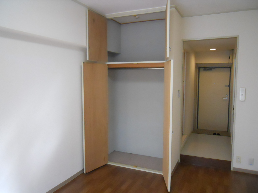 Receipt. Spacious storage space!