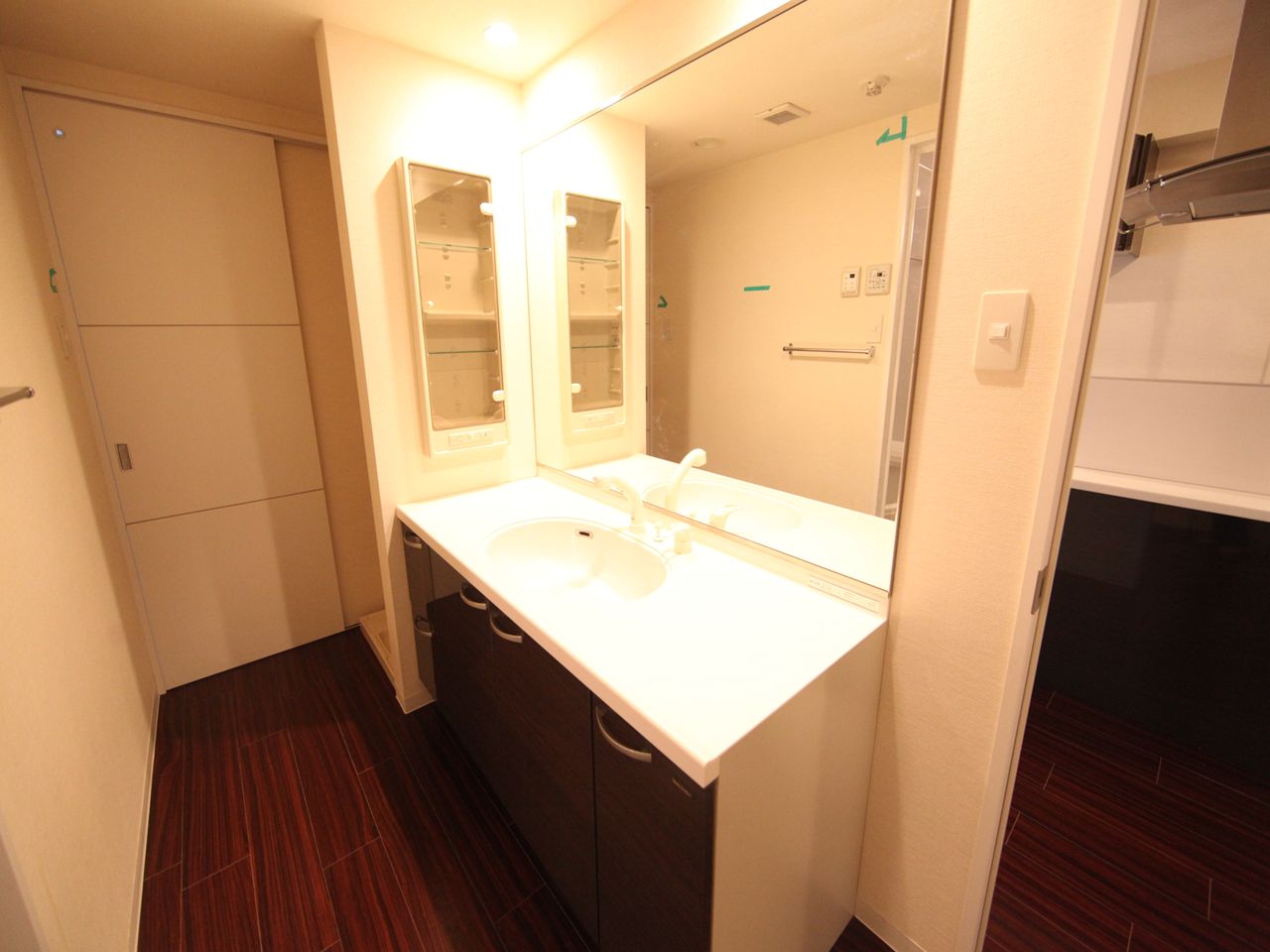 Washroom. Dressing room Independent washbasin (with shampoo dresser)