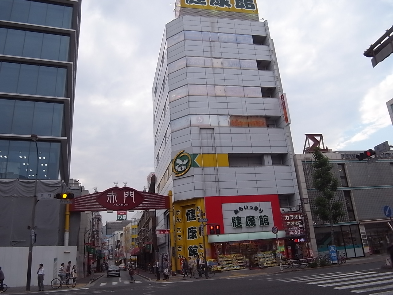 Dorakkusutoa. Omoikkiri 368m to health Museum (drugstore)