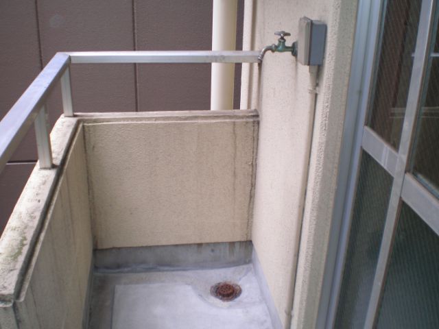 Balcony. It is a veranda.