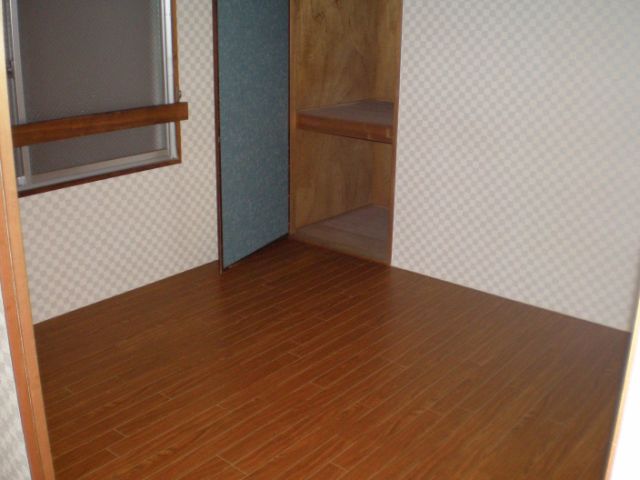 Living and room. Spacious living