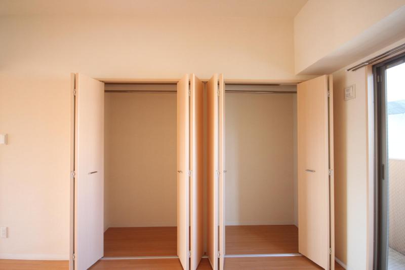 Receipt. Western-style closet