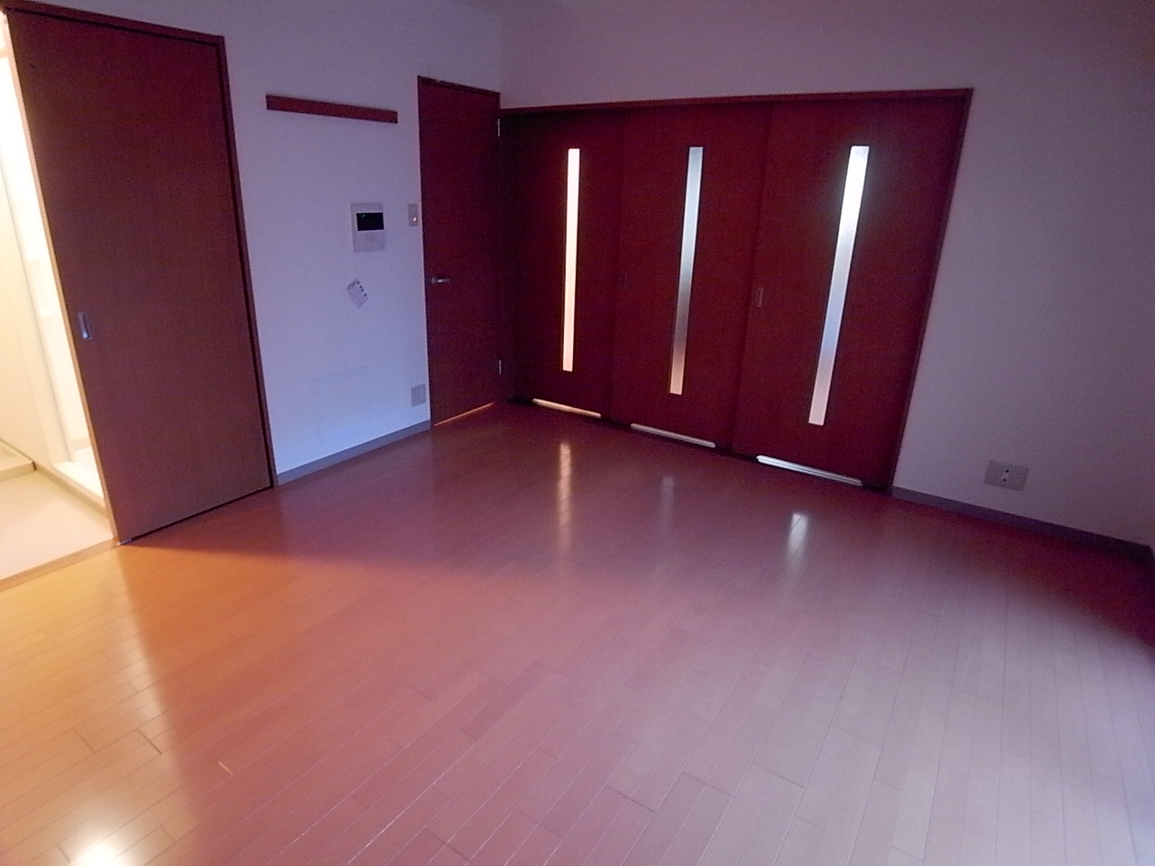 Living and room. You can also use partitions the living and Western. 