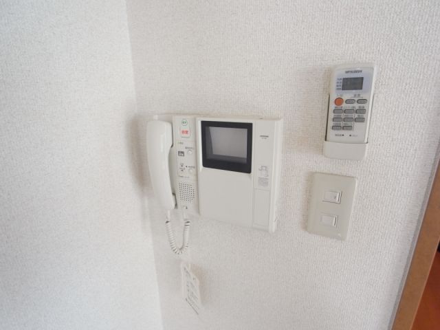 Other Equipment. Monitor Hong