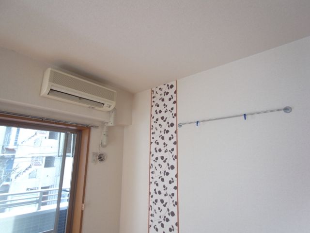 Other Equipment. Air conditioning ・ Accent Cross