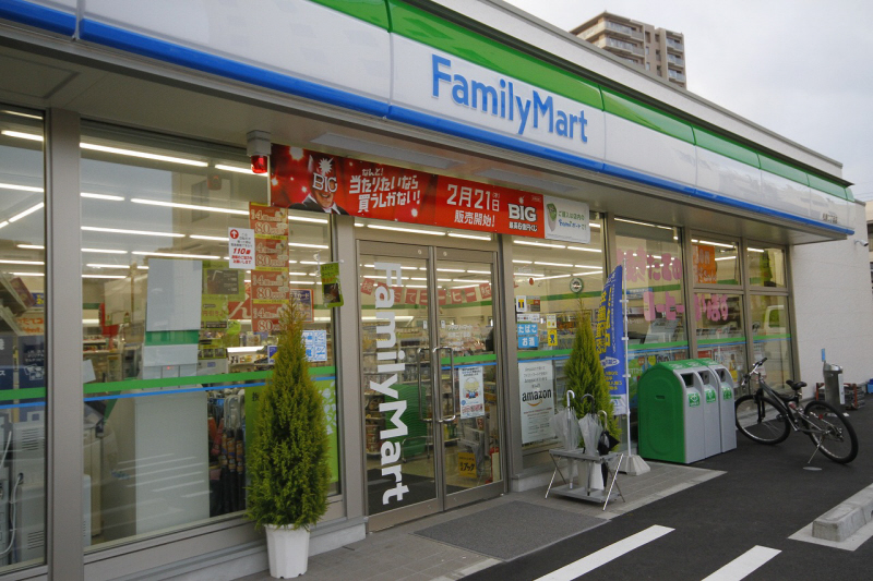 Convenience store. FamilyMart Matsubara 2-chome up (convenience store) 320m