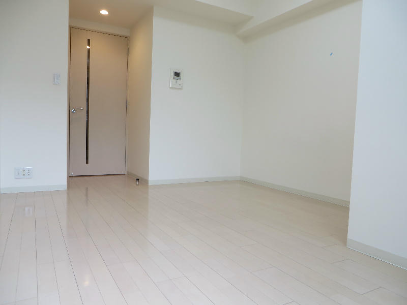 Living and room. Western-style 7.6 Pledge