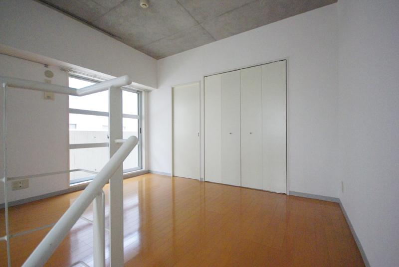 Living and room. Western-style 9.27 Pledge