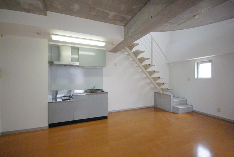 Other room space. LDK11.9 Pledge