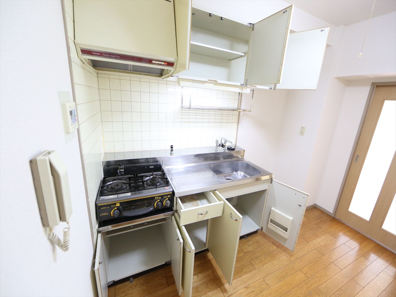 Kitchen. Kitchen (two-burner gas stove installed has)