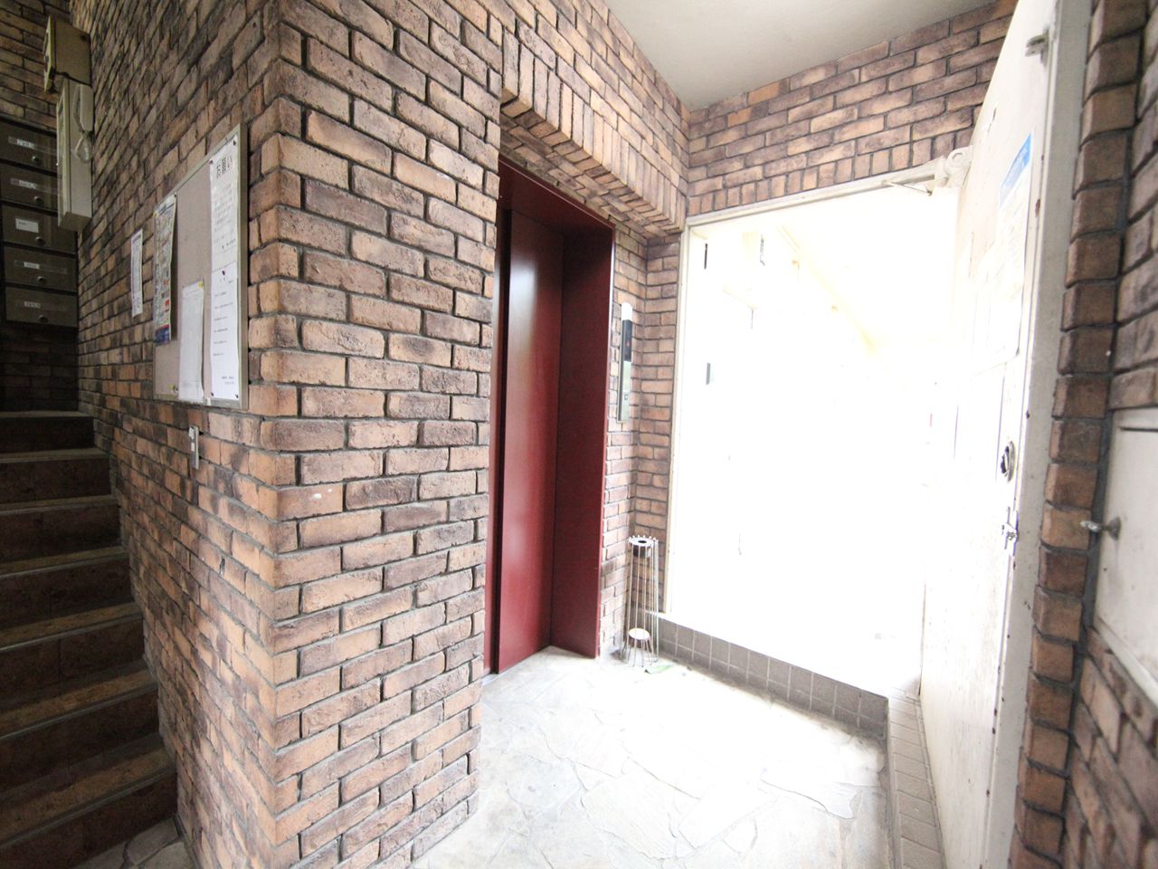 Other common areas. Elevator installation