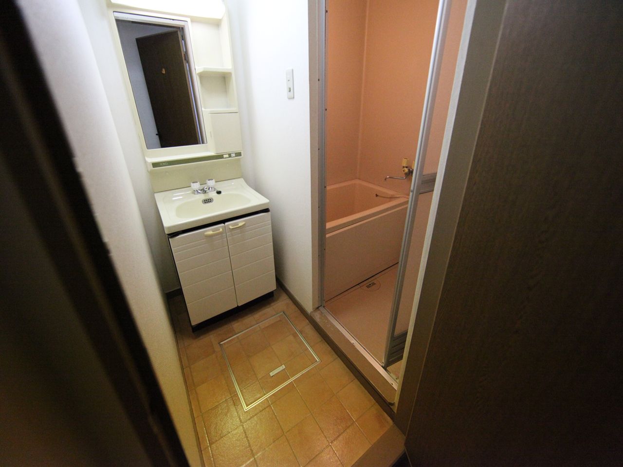 Washroom. Dressing room Wash basin equipped independent