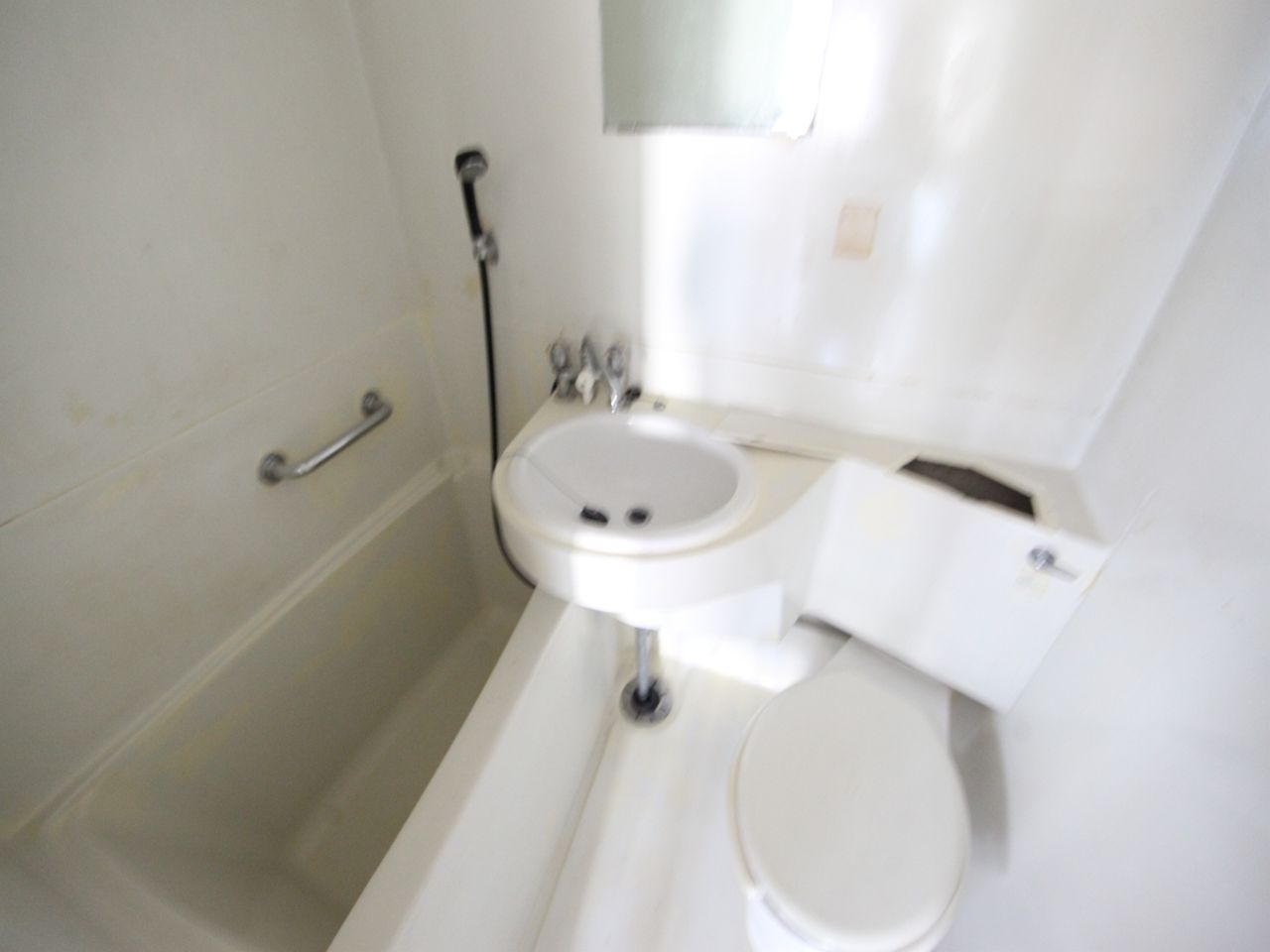 Washroom. Bathroom (washbasin)