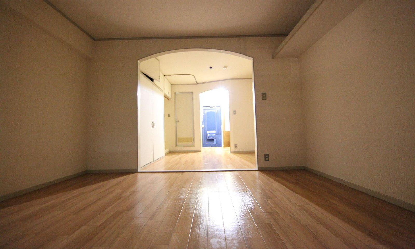 Living and room. Western-style 9.5 Pledge (You can furniture consumer electronics available)