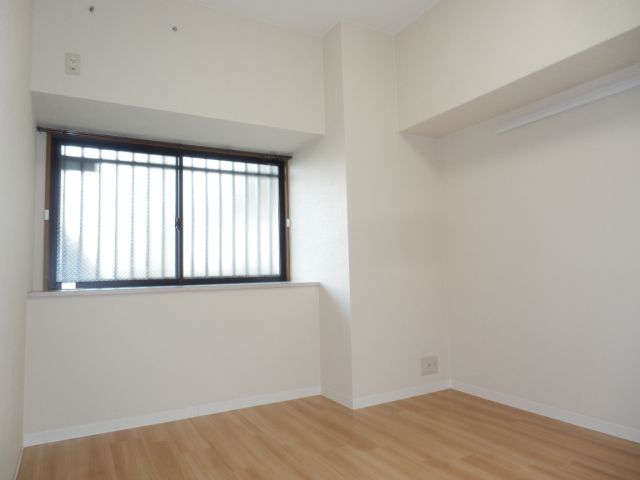 Living and room. It is intimate room.