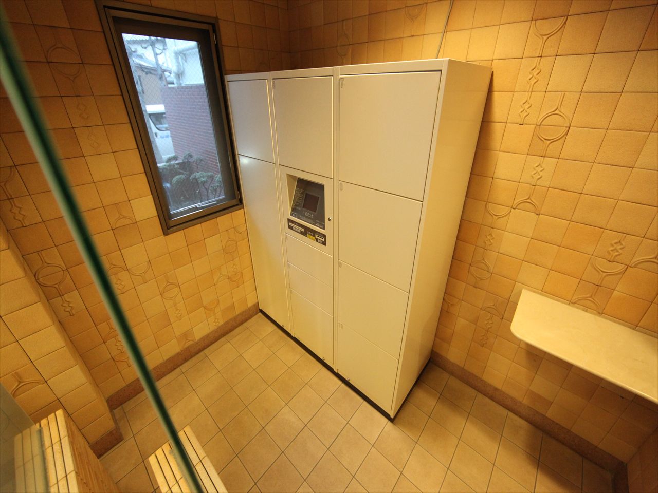 Other common areas. entrance Home delivery with box