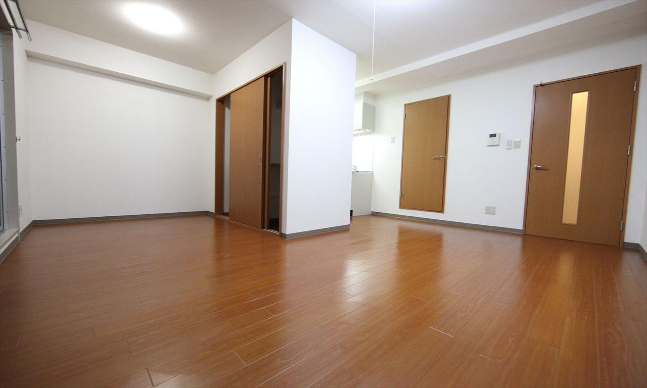 Living and room. Western-style 12.6 Pledge Closet (storage rich have)