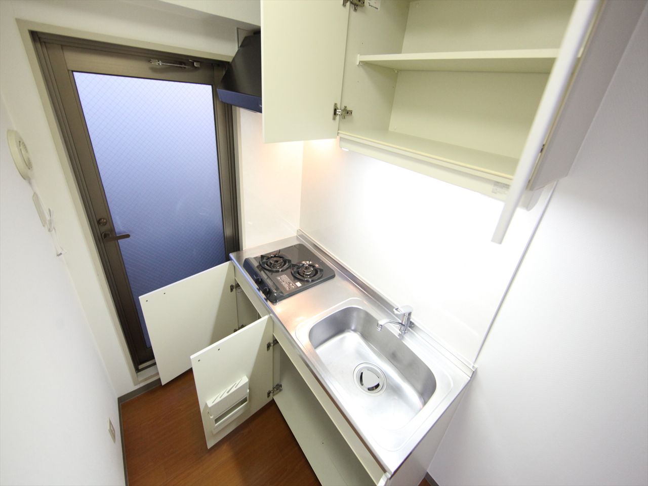 Kitchen. System kitchen (with 2 lot gas stoves)