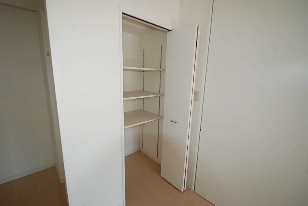 Receipt. Walk-in closet