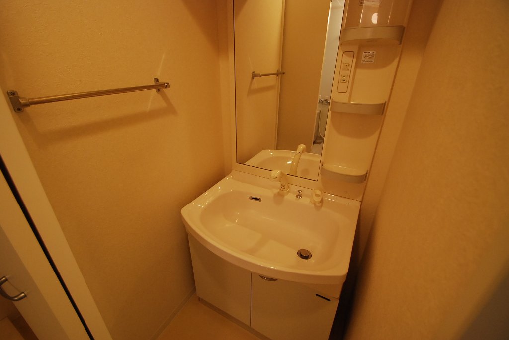 Washroom. Wash basin